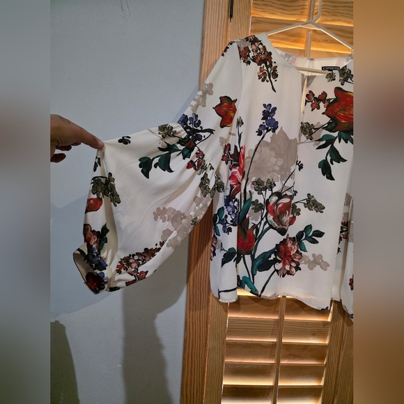 Express White Floral Bell-Sleeve Blouse - Picture 3 of 5